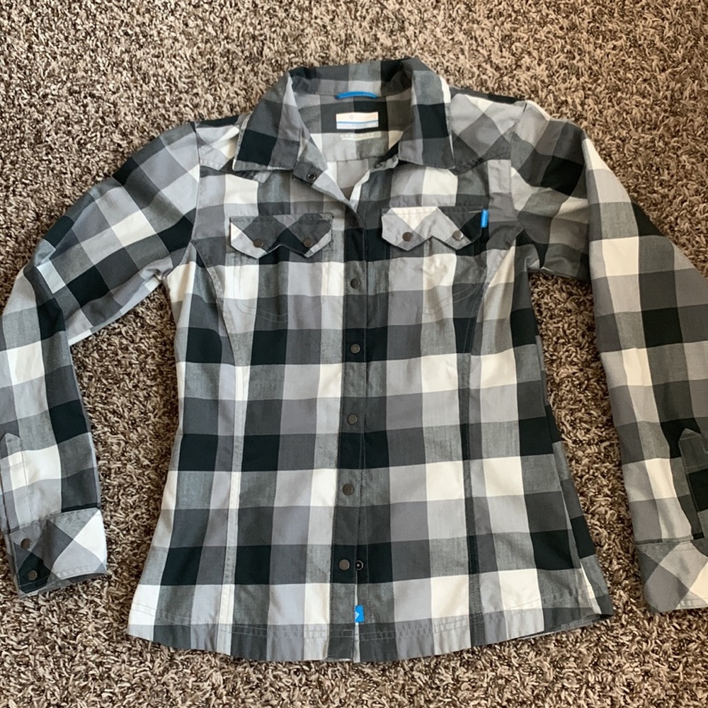 Columbia long sleeve button down shirt size XS